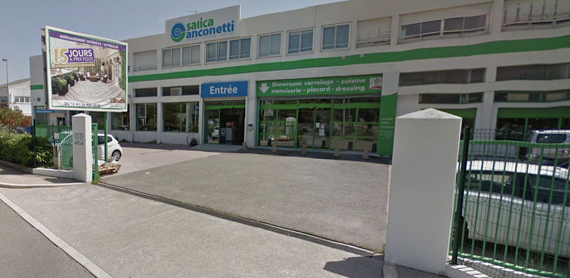 Vue extérieure du dépôt Salica Anconetti à Cannes